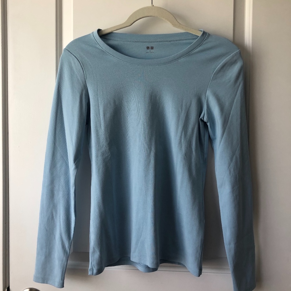 ⭐️ Uniqlo Tee ⭐️